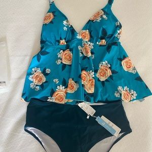 Cupshe women’s plus size tankini. New with tags. In original packaging. Size 0x